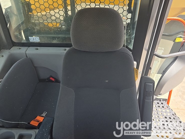 2023-volvo-a25g-image-54