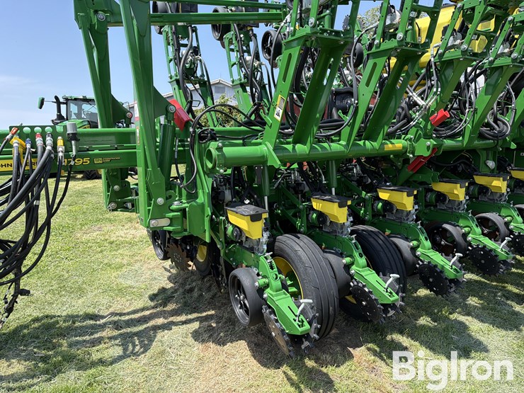 2024-john-deere-1795-image-10