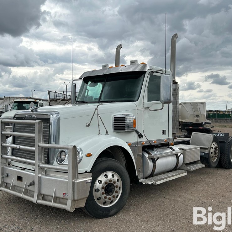 2017 FREIGHTLINER CORONADO 132