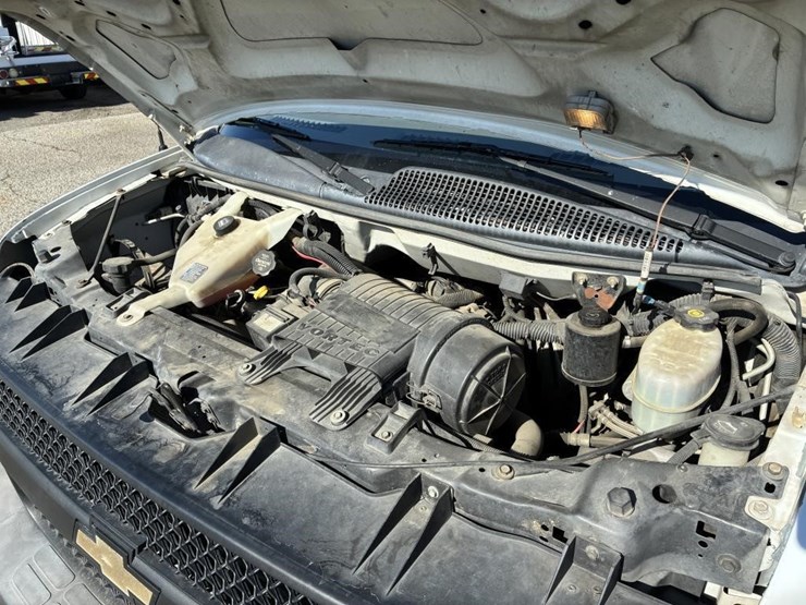 2013-chevrolet-express-3500-image-6