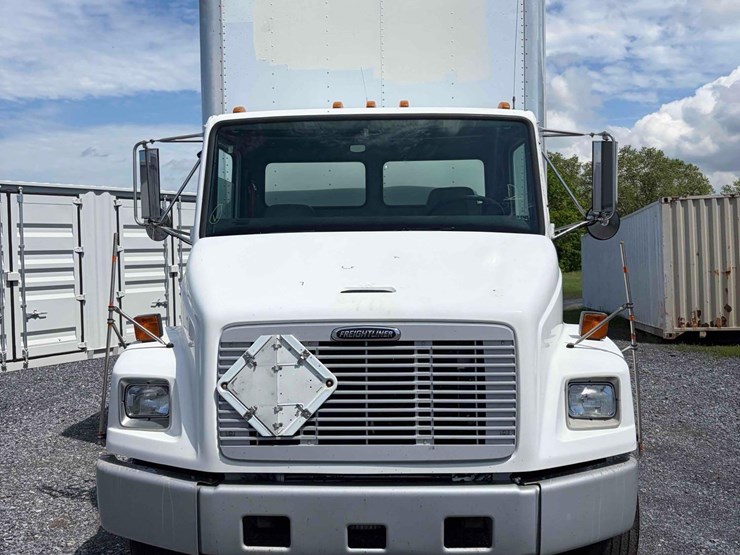 2001-freightliner-fl70-image-2