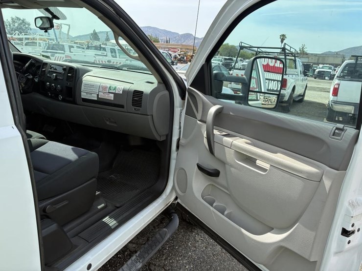 2012-gmc-2500hd-image-9