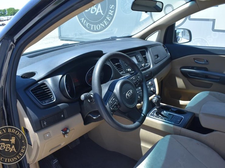 2015-kia-sedona-lx-image-15