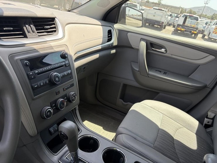 2016-chevrolet-traverse-image-15