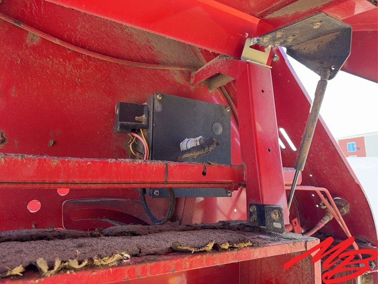 new-holland-br7090-image-17