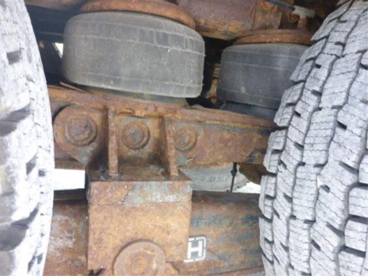 2005-gmc-t8500-image-30