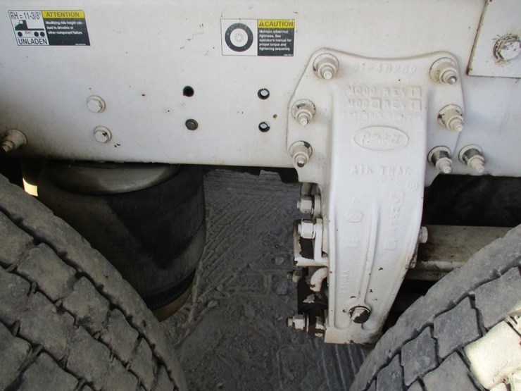 2013-peterbilt-367-image-24