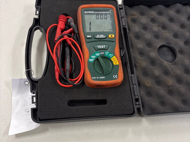 #4027-•-extech-insturments-digital-megohmmeter-with-leads-and-case-image-1