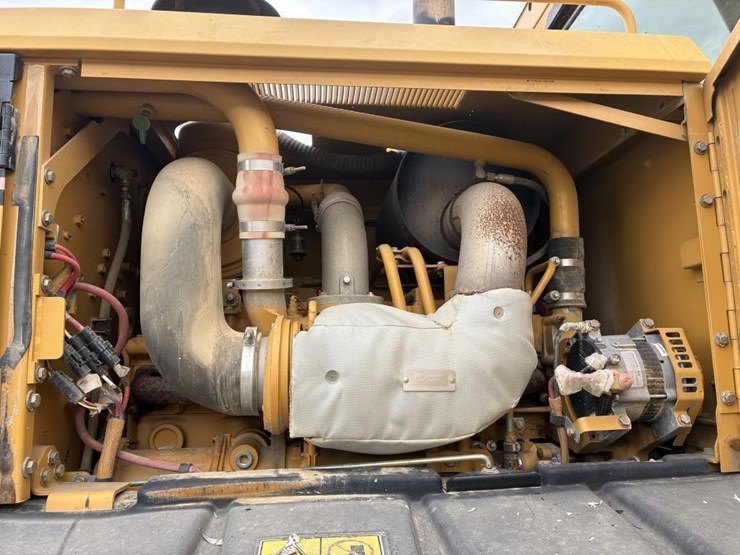 2004-caterpillar-143h-vhp-image-33