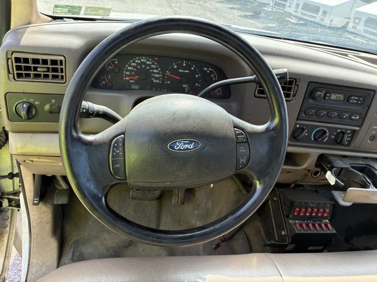2004-ford-f350-image-11