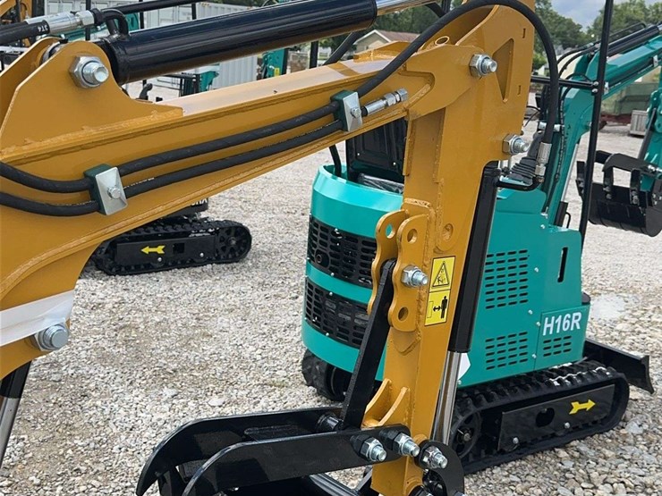 cfg-industrial-h13r-mini-excavator-image-17