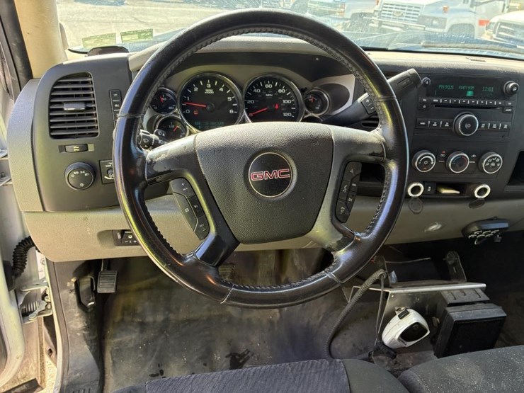 2012-gmc-2500hd-image-15