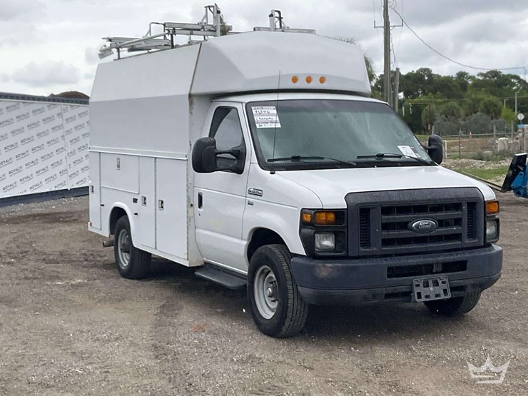 2013-ford-e350-image-2