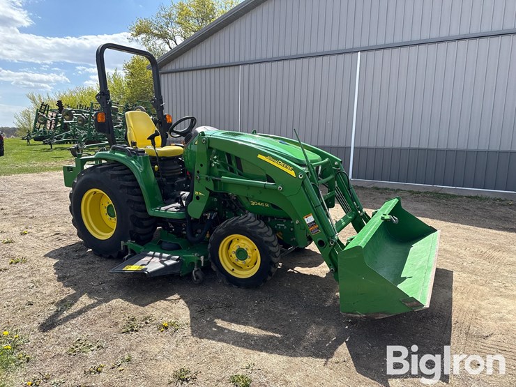 2015-john-deere-3046r-image-3