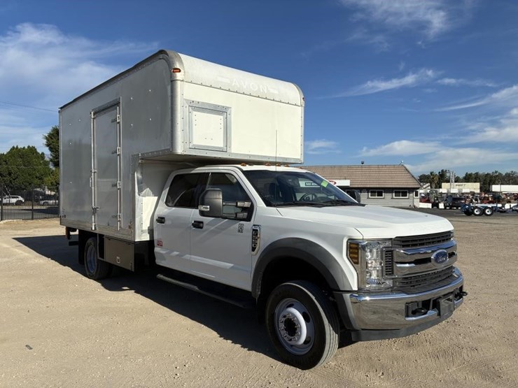 2018-ford-f550-xlt-image-2