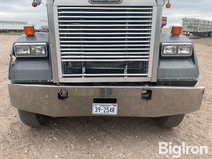 2006-freightliner-fld120-image-9