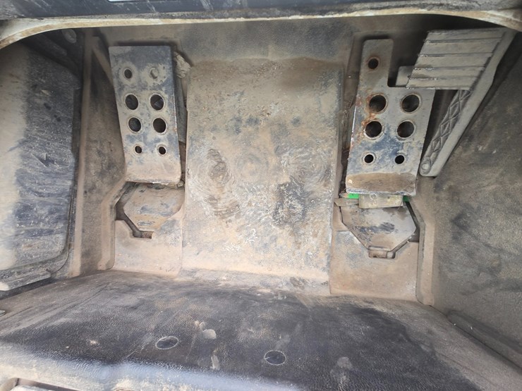2023-bobcat-t770-image-27