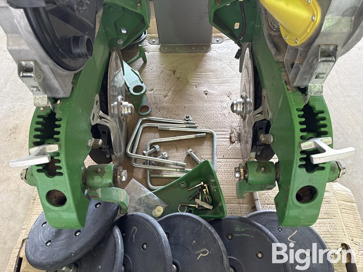 john-deere-planter-row-unit-image-10