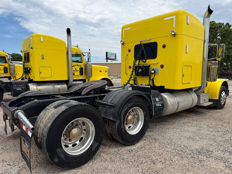 2015-peterbilt-389-image-5