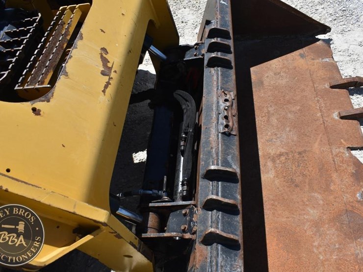2021-caterpillar-262d3-image-25