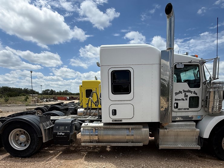 2016-kenworth-t800-image-4