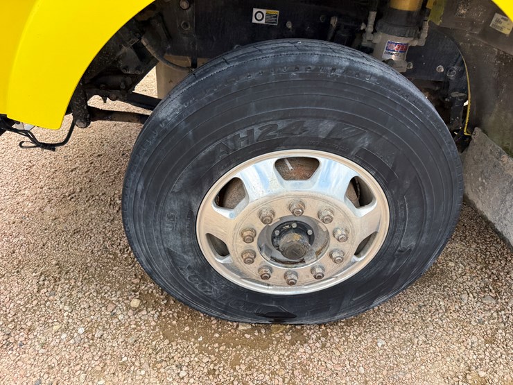 2016-kenworth-t800-image-14