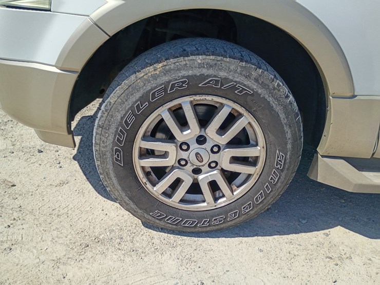 2010-ford-expedition-image-75