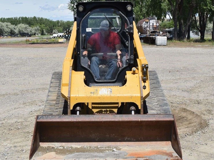 2016-caterpillar-d2-image-17