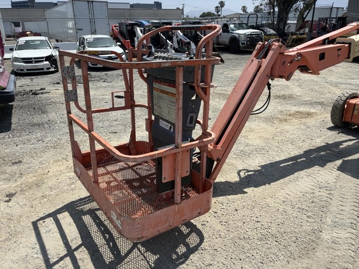 2011-jlg-e400ajpn-image-5