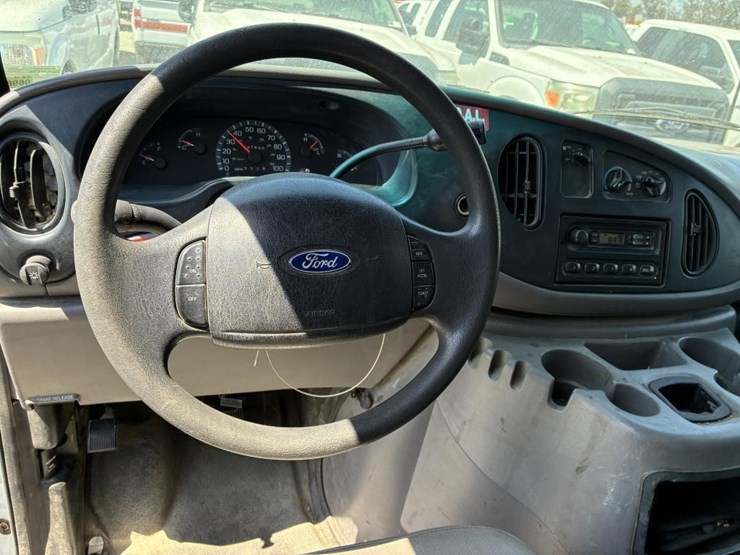 2002-ford-e350-sd-image-16