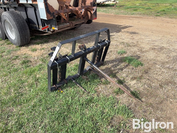 king-kutter-loader-mount/3-pt-mount-bale-spear-image-3