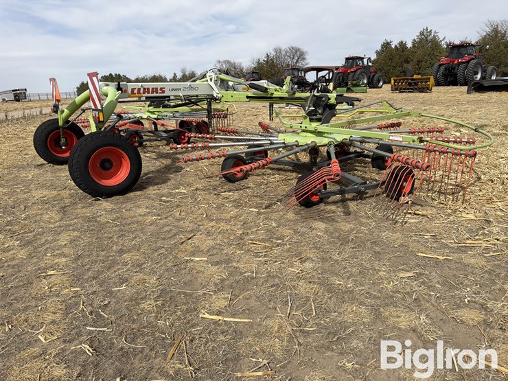 2015-claas-liner-2900-image-5