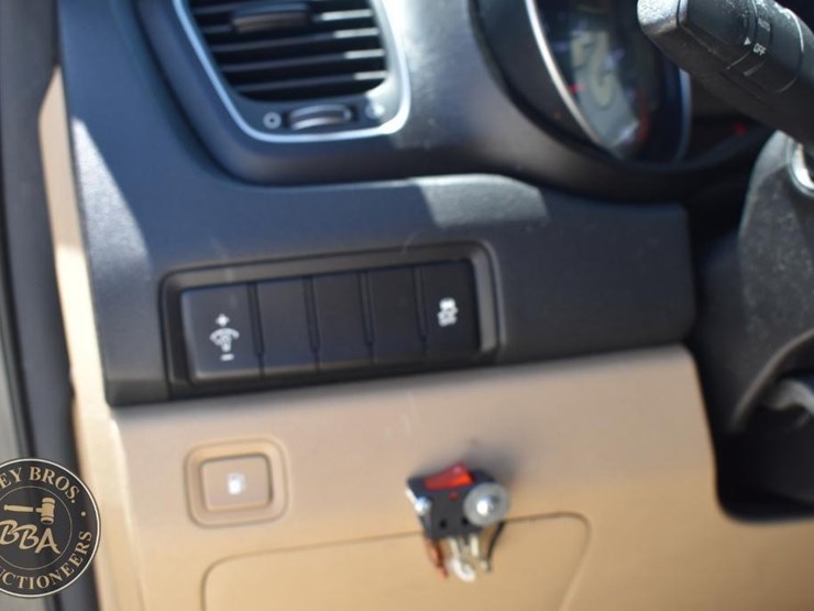 2015-kia-sedona-lx-image-20