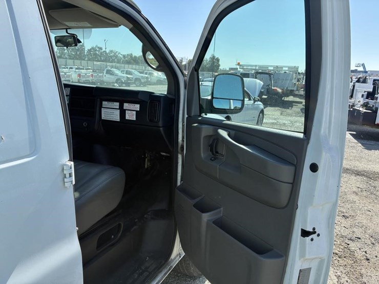 2014-chevrolet-express-3500-image-9