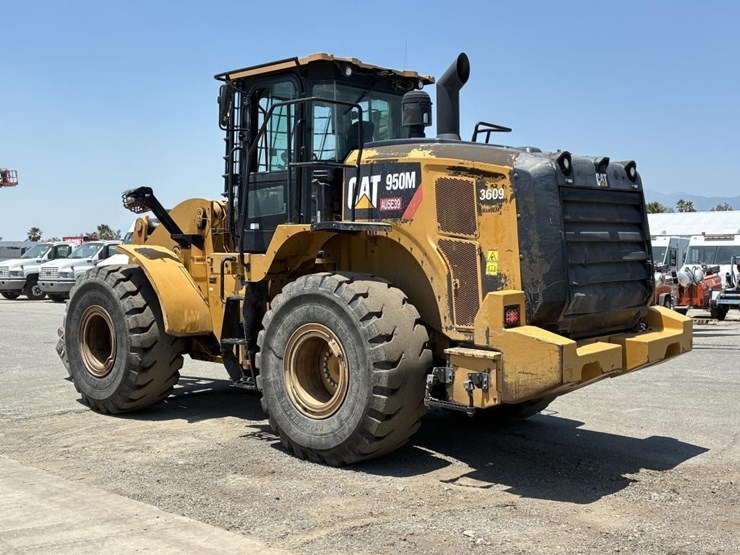 2014-caterpillar-950m-image-4
