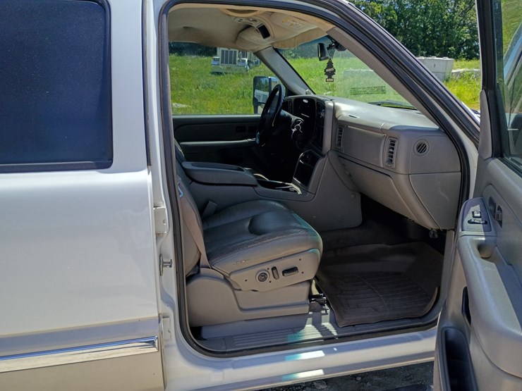 2005-gmc-sierra-2500-image-36