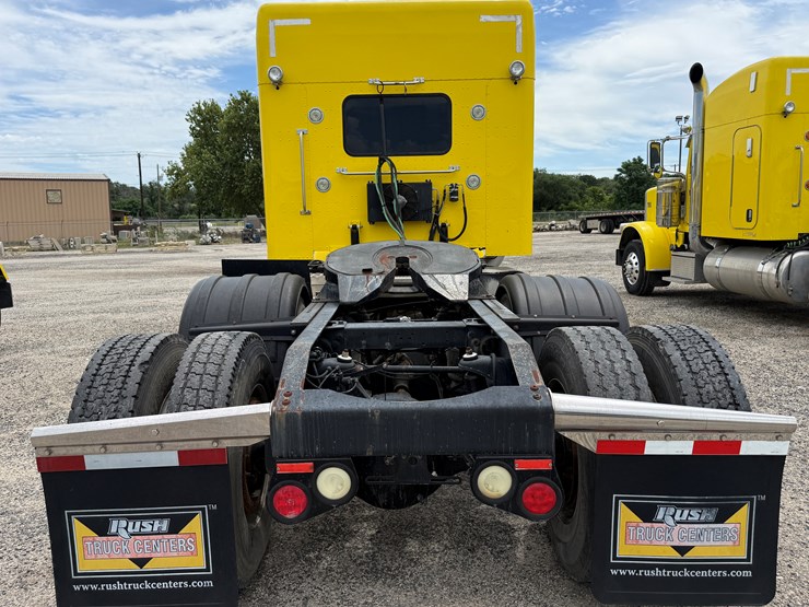 2015-peterbilt-389-image-6