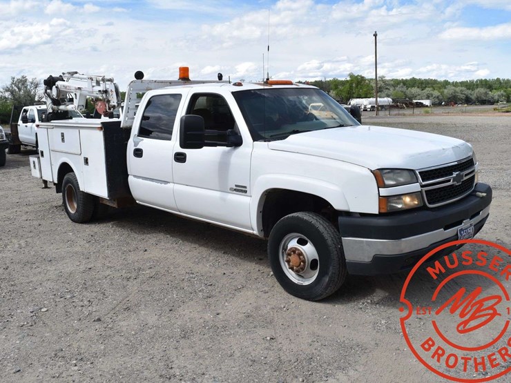 2006-chevrolet-3500-image-12