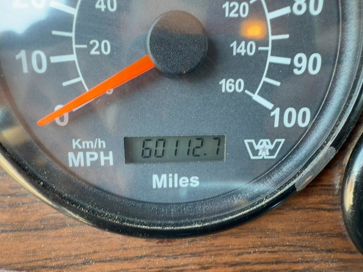 2011-western-star-4900sa-image-32