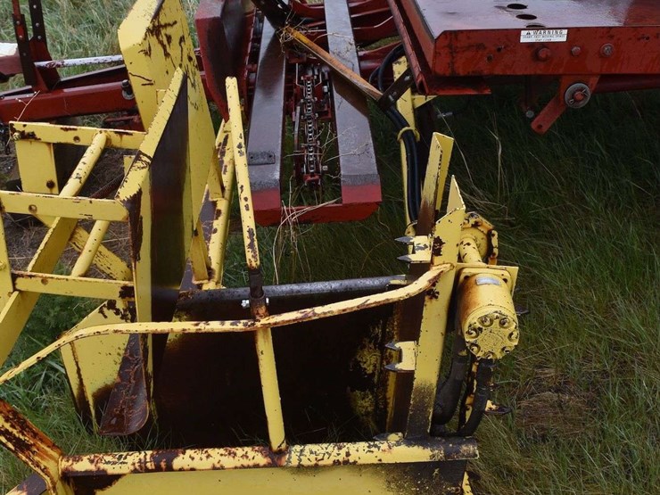 new-holland-1033-image-13