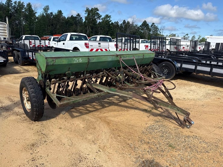 john-deere-10-image-1