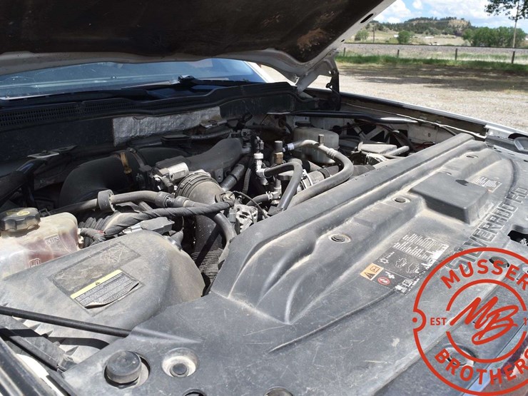 2015-chevrolet-3500-image-22