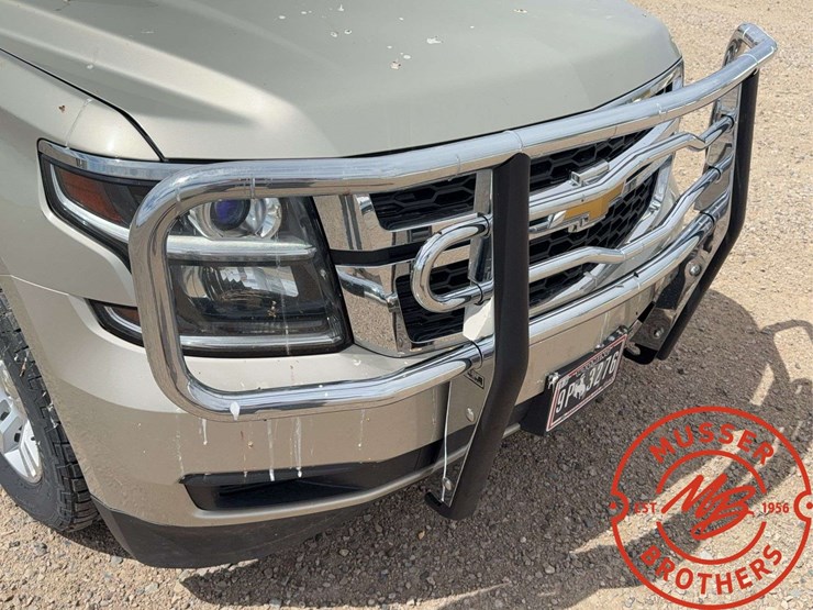 2015-chevrolet-suburban-1500-image-8