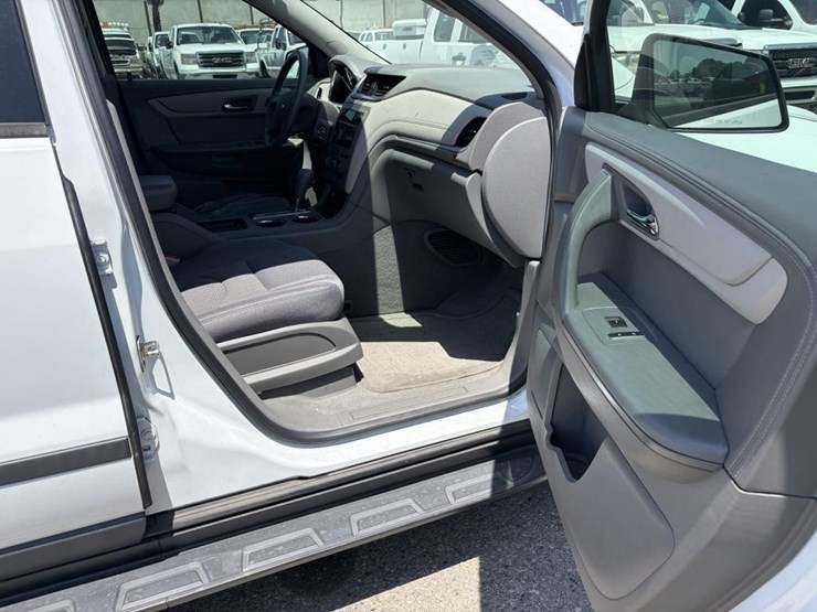 2016-chevrolet-traverse-image-8