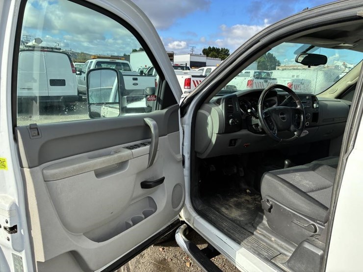 2012-gmc-2500hd-image-15