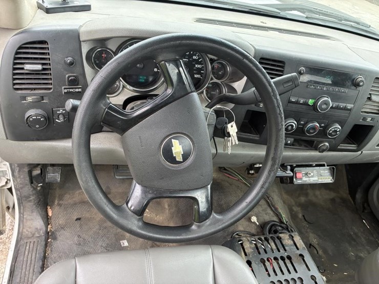 2011-chevrolet-2500hd-image-13