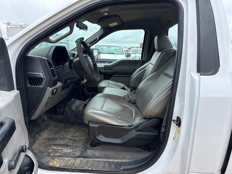 2017-ford-f150-xl-image-11