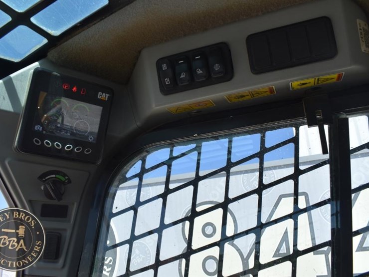 2023-caterpillar-259d3-image-38