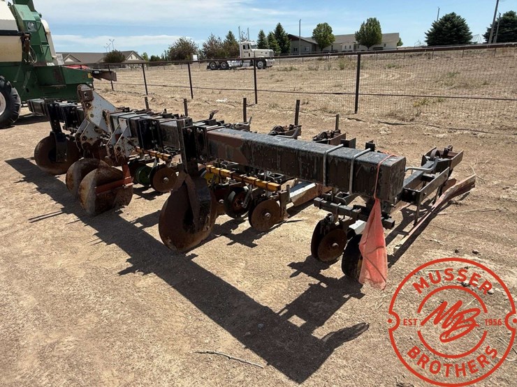 elmers-12-row-cultivator,-22"-spacing-*missing-parts-image-2