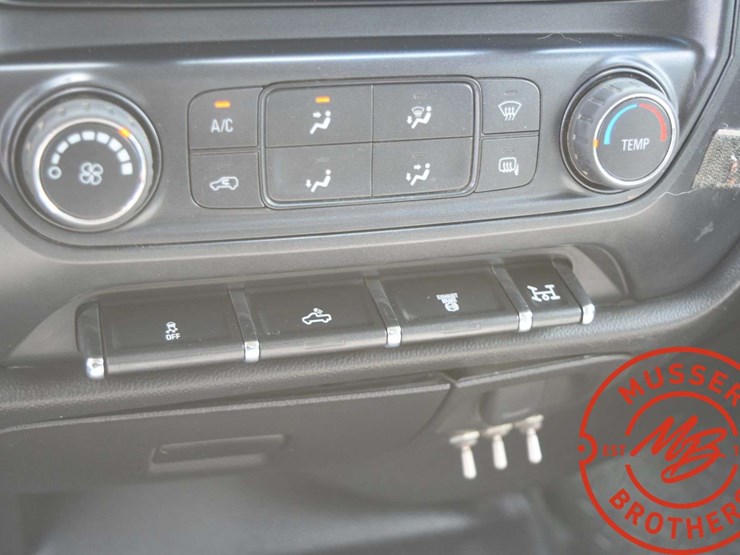 2015-chevrolet-3500-image-43